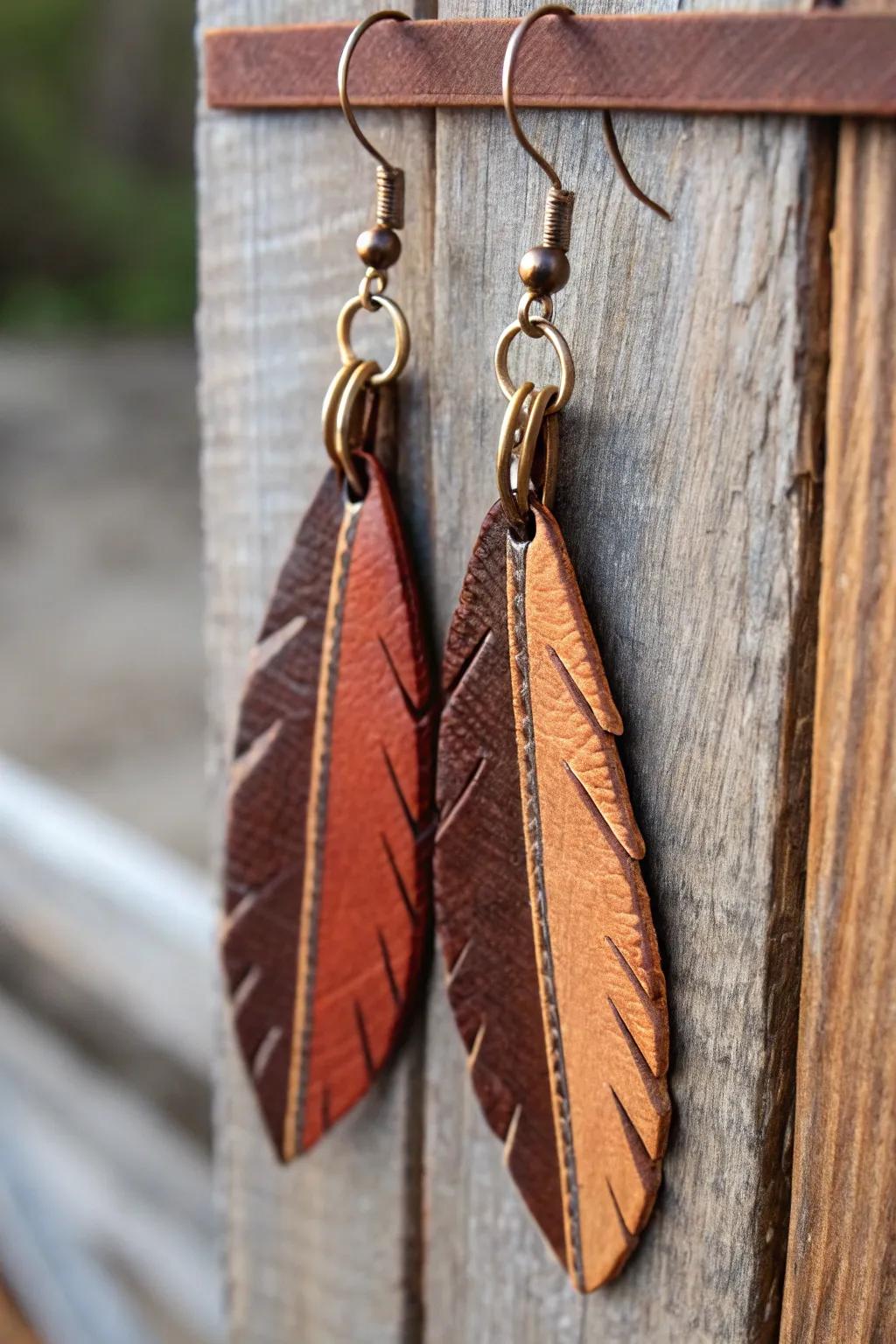 Artisan-crafted leather earrings: A touch of elegance and craftsmanship.