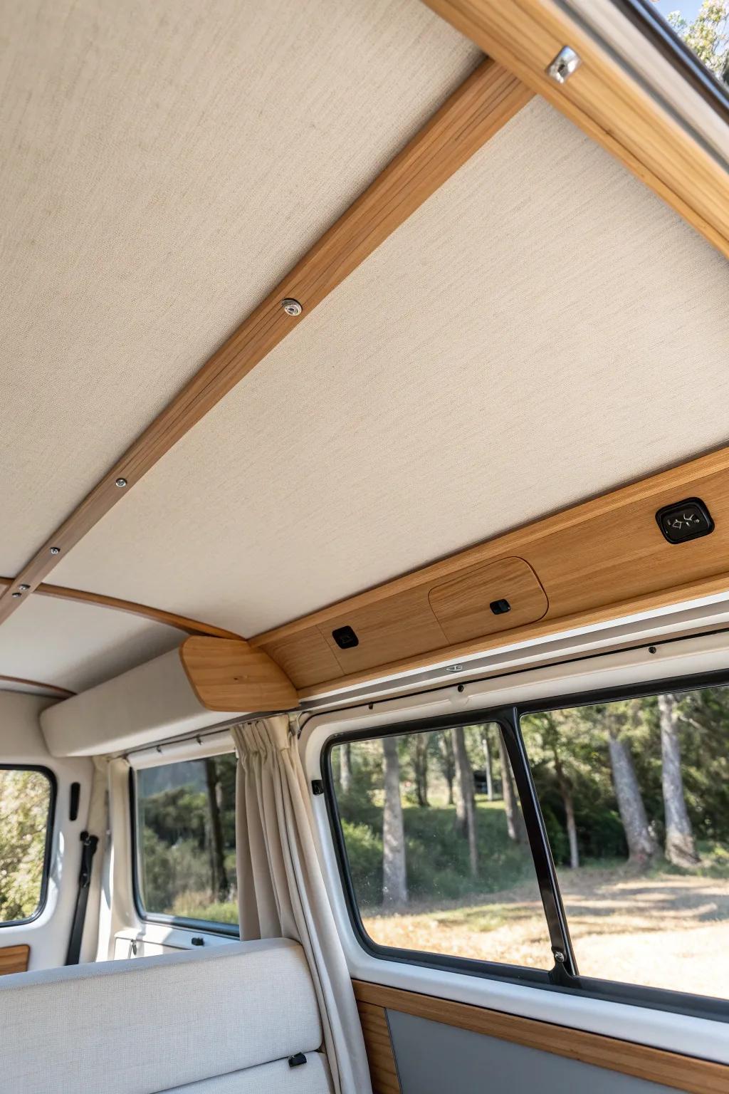 Tailored linen over smooth birch—soft, cozy campervan ceiling style with clean, crafted edges.