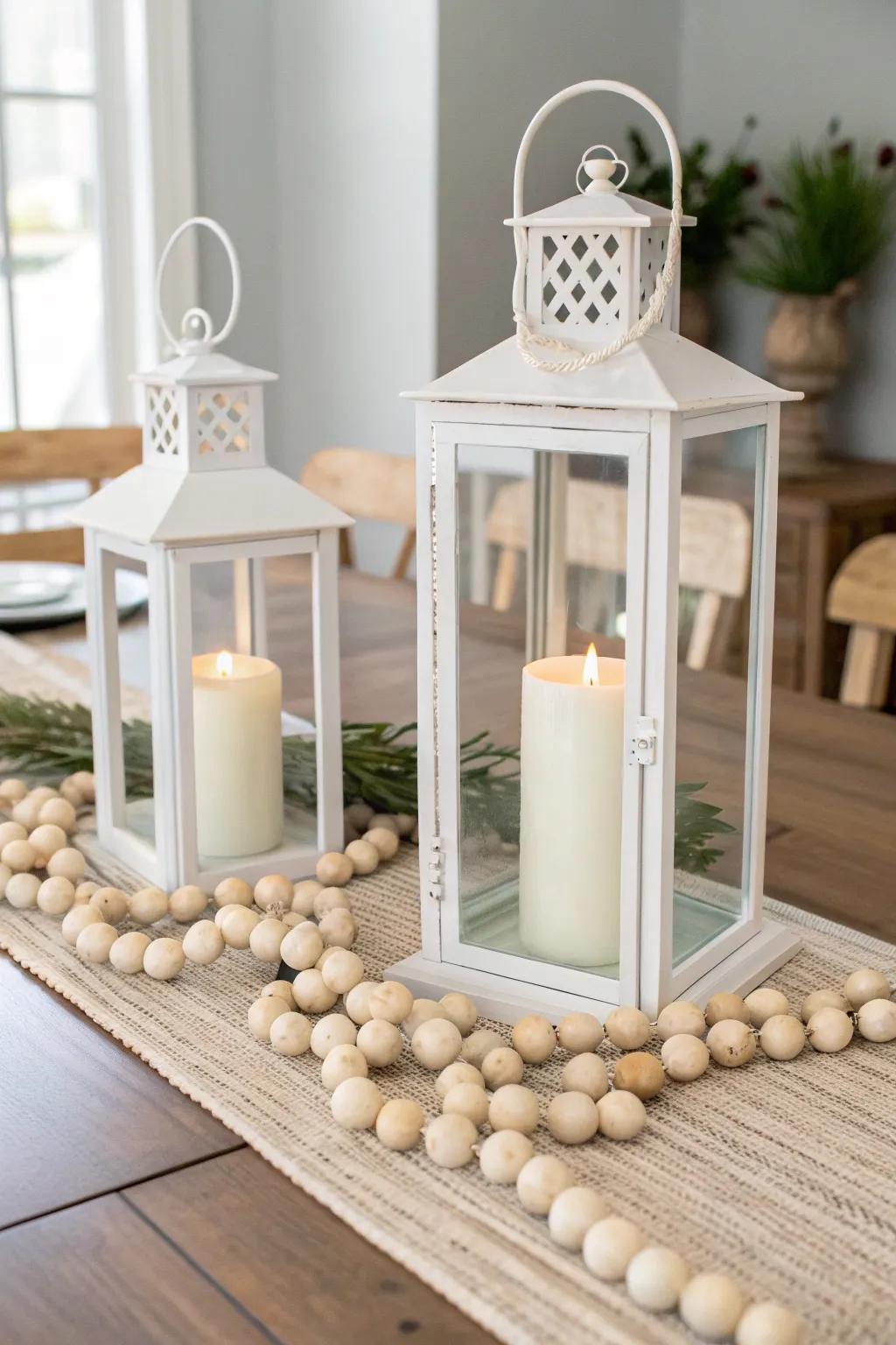 Lantern glow vibes—paired with natural wood beads for effortless, minimal table styling.