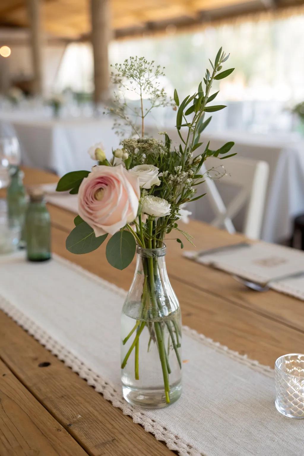 A single bud vase with loose blooms: airy, elegant, and perfect for intimate wedding tables.